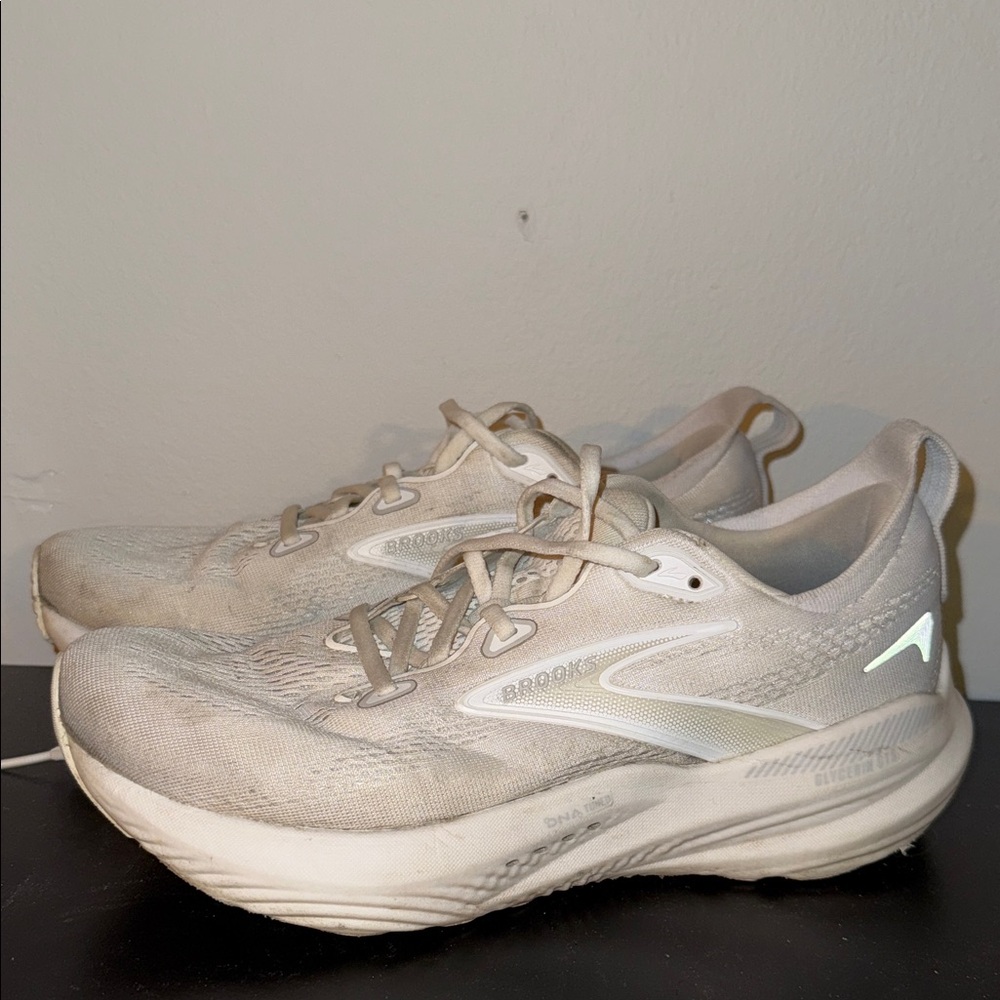 Brooks Women's white/grey Athletic Shoes glycerin 22
